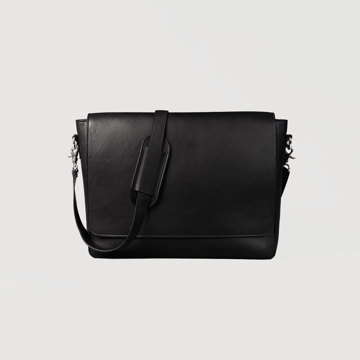 Carismatico Black Leather Messenger Bag – Modern Professional Style